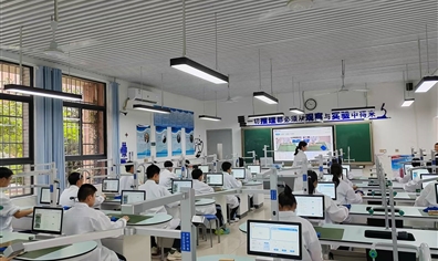 成都西交智汇助力武汉二桥中学建设全国领先的中学理化生AI实验室